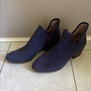 Lucky Brand Baley Suede Blue Ankle Booties —9M.